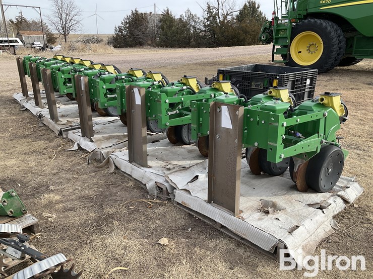 john-deere-12-image-1