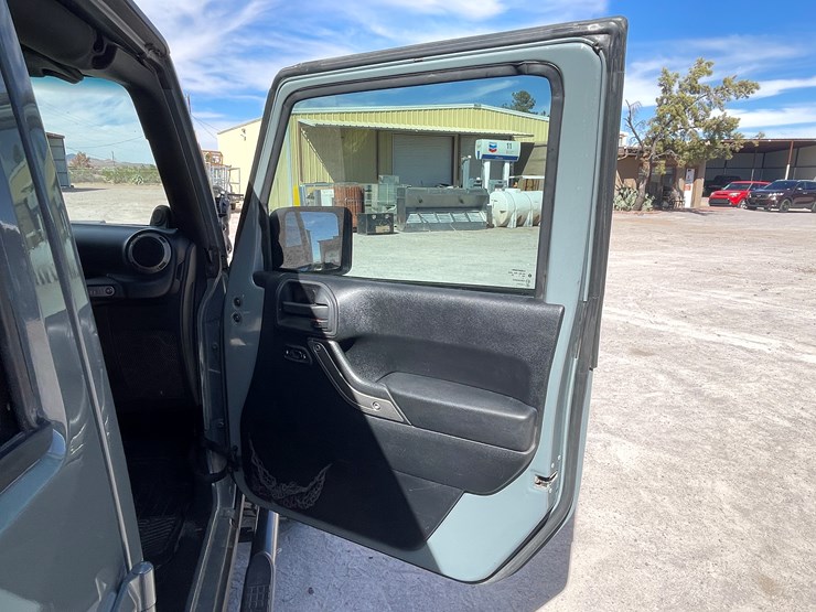 2014-jeep-wrangler-image-25