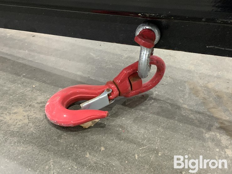 2025-massey-ferguson-730-image-17