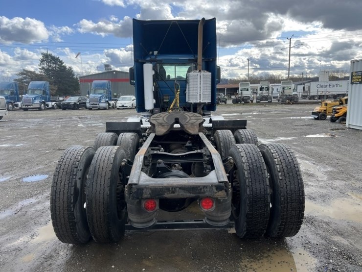 2017-mack-cxu613-tri-axle-truck-tractor-image-5