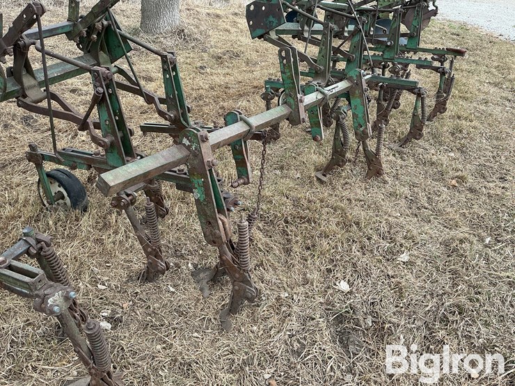 john-deere-front-mounted-cultivator-image-18