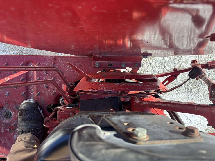 1974-farmall-666-gas-tractor-image-25