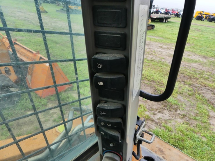 2021-case-tv450b-image-16