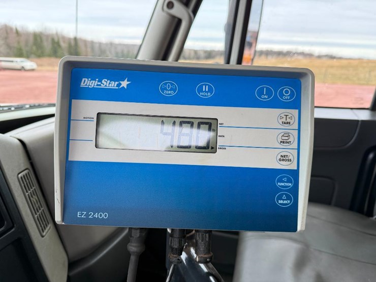 international-7600-image-85