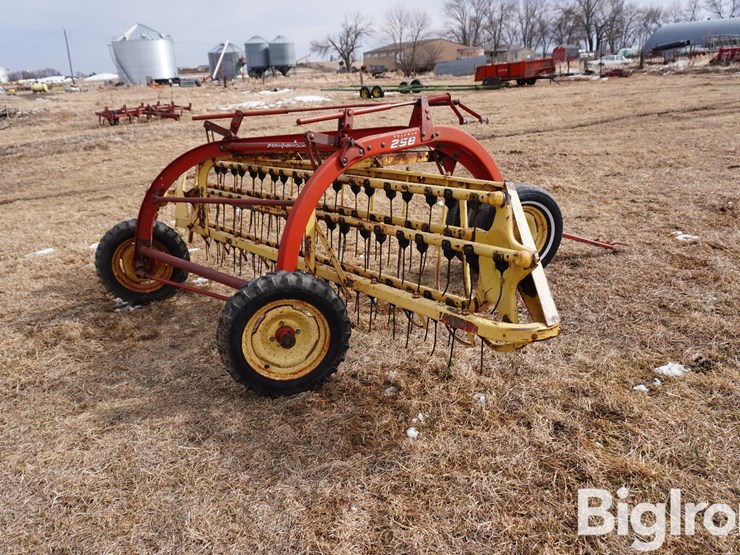 new-holland-258-image-5