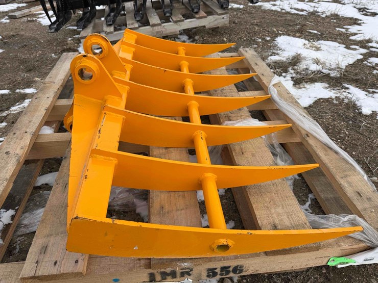 caterpillar-303-image-6