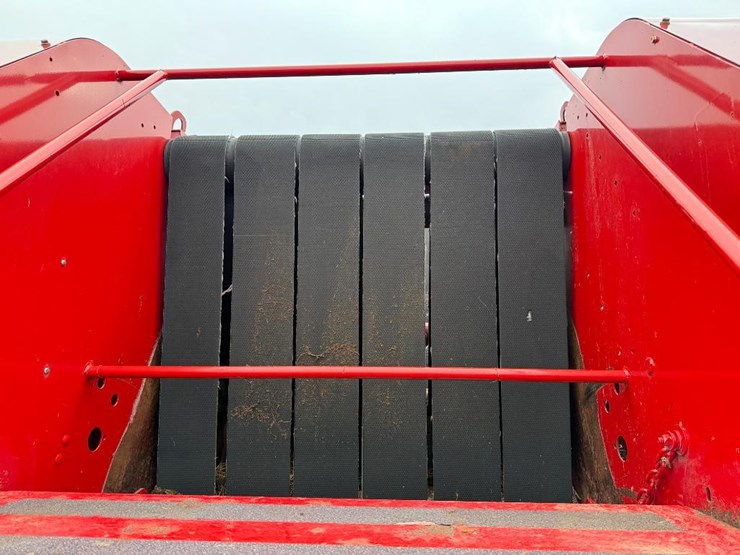 new-holland-br7070-image-33