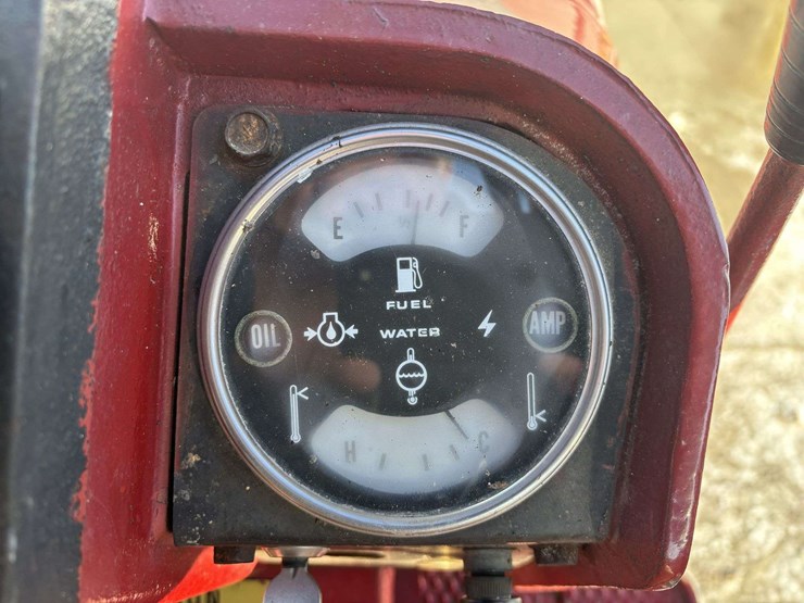 1974-farmall-666-gas-tractor-image-20