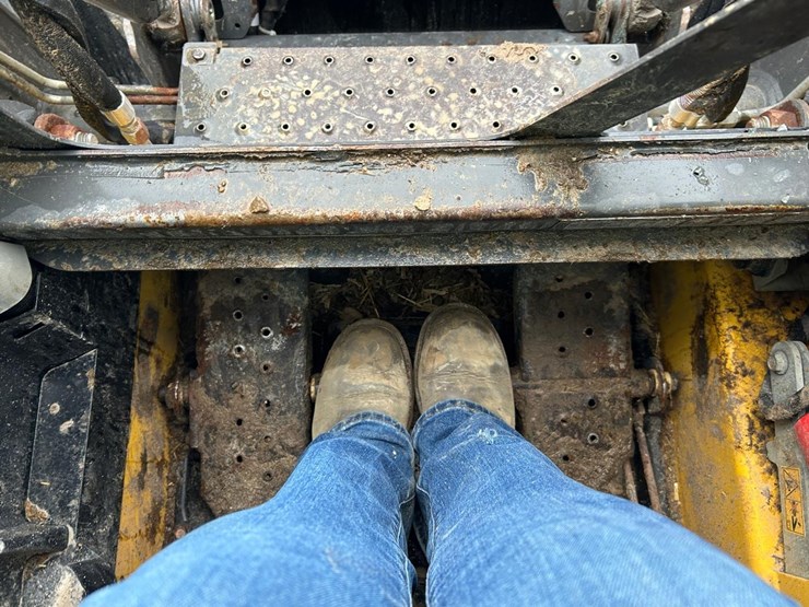 2023-new-holland-l318-image-18