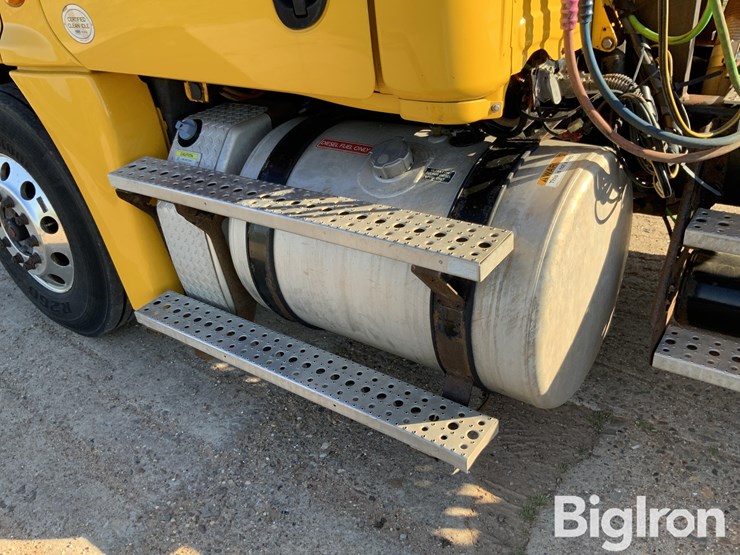 2016-freightliner-cascadia-125-image-10