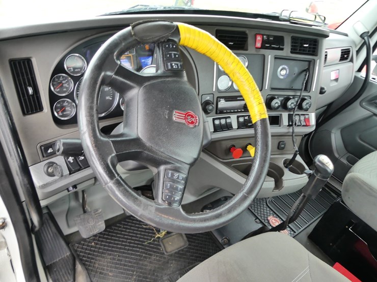 2015-kenworth-t680-image-12