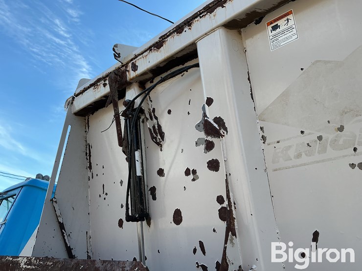 1994-international-2654-t/a-manure-spreader-truck-image-13