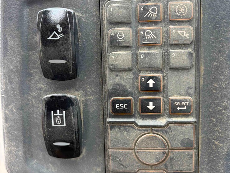 2019-volvo-l30gs-image-16