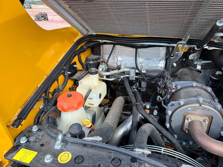 2020-deere-317g-image-34