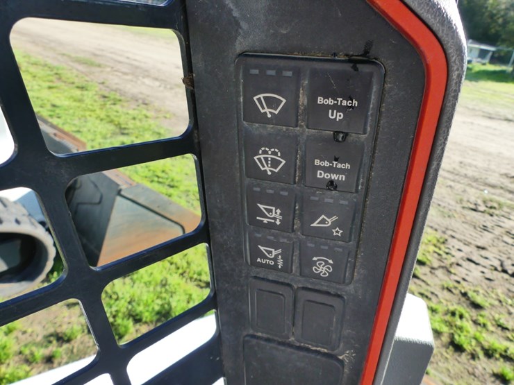 2021-bobcat-t76-image-17