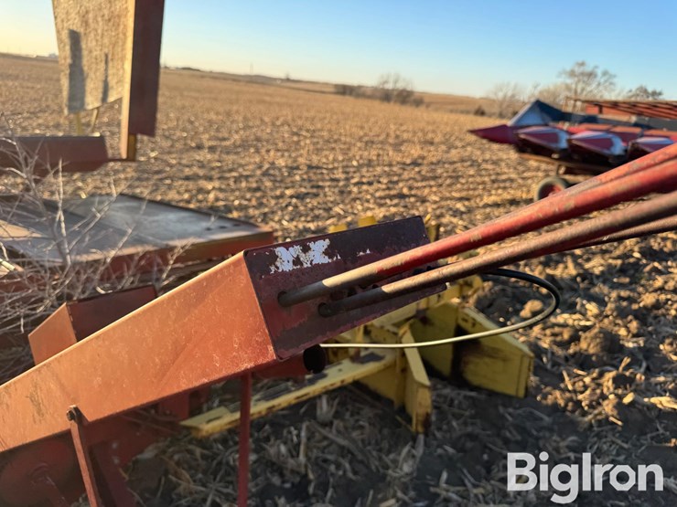 new-holland-1033-image-11