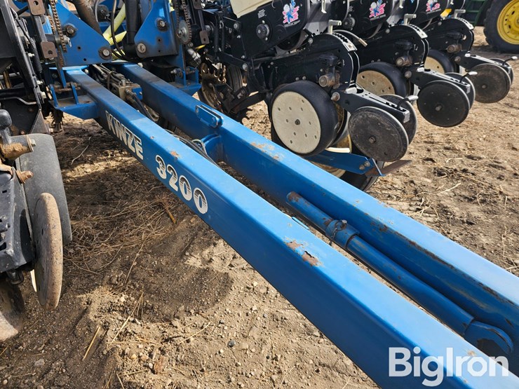 2007-kinze-3200-image-16