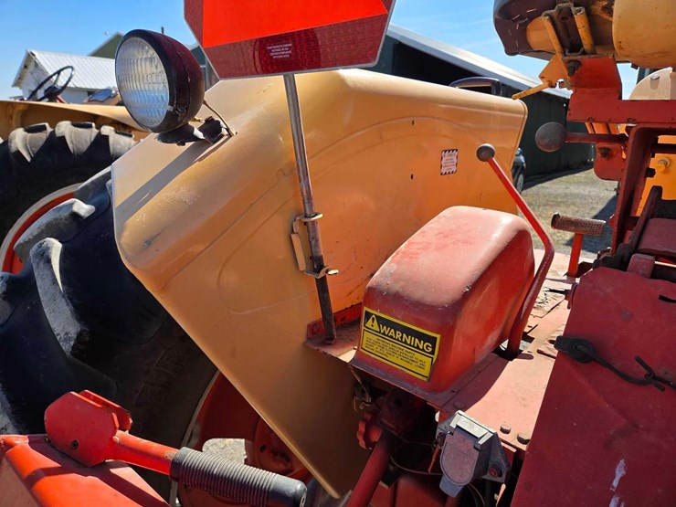 case-730-comfort-king-tractor-image-9