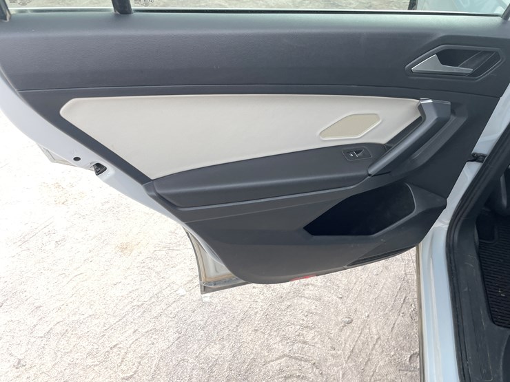 2019-volkswagen-tiguan-se-image-51