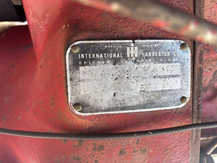 farmall-656-gas-tractor-image-15