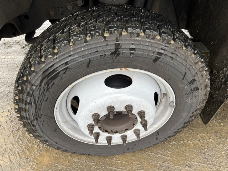 2012-ford-f550-image-15