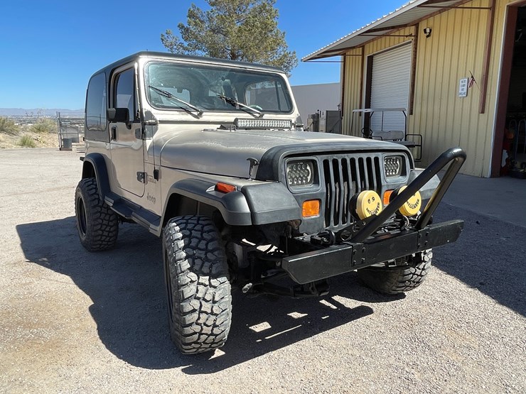1993-jeep-wrangler-image-31