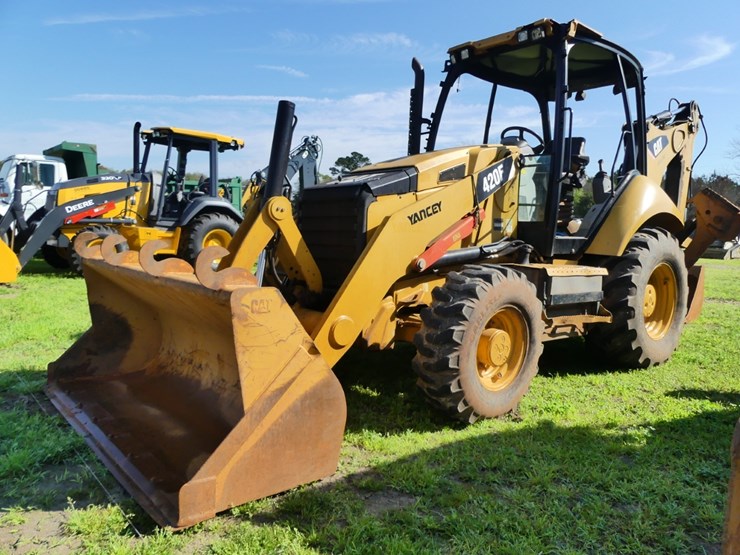 2014-caterpillar-420f-image-1