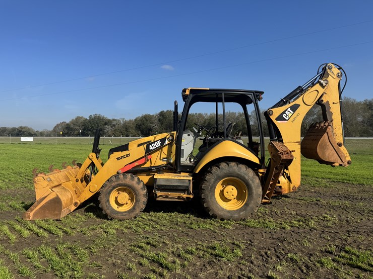 2014-caterpillar-420f-image-2