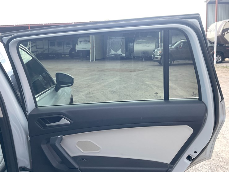 2019-volkswagen-tiguan-se-image-40