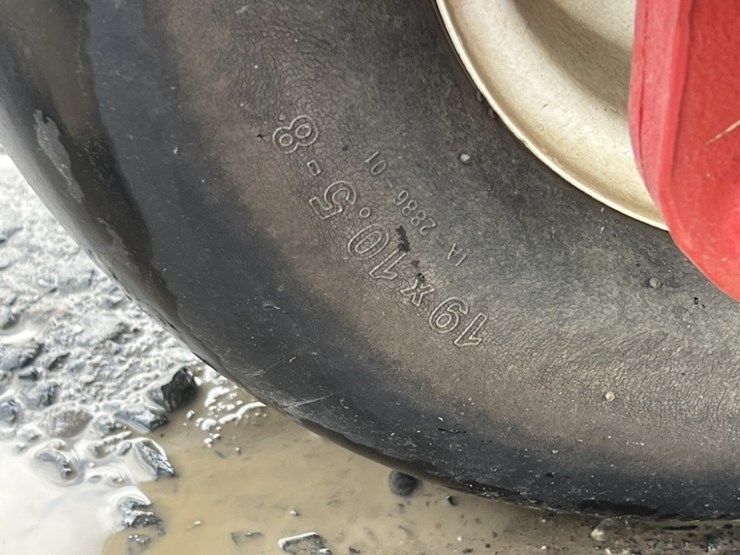 2014-toro-greensmaster-3320-triflex-traction-unit-image-19