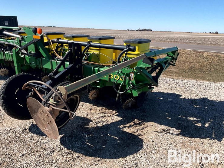 john-deere-7300-image-7