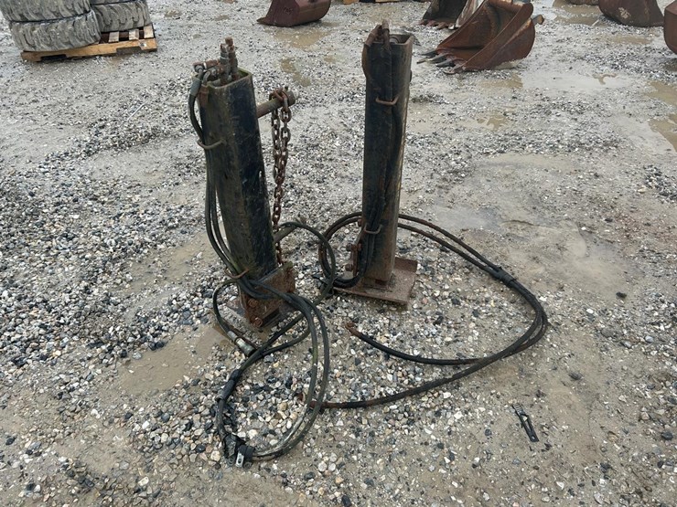 set-of-hydraulic-outriggers-image-3