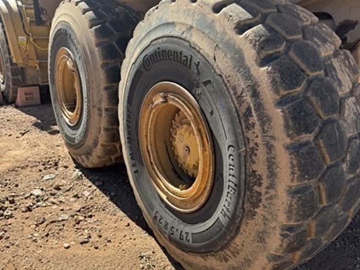 2013-caterpillar-740b-image-10