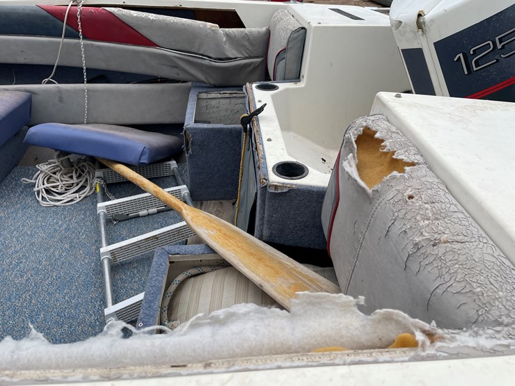 #4331-•-bayliner-boat-and-trailer-(titles-in-delay)-image-51