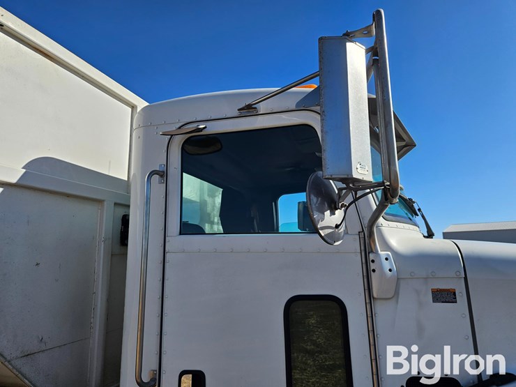 2014-peterbilt-337-image-19