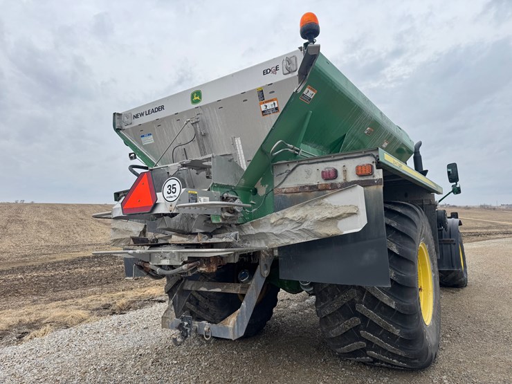 2019-john-deere-f4365-image-6