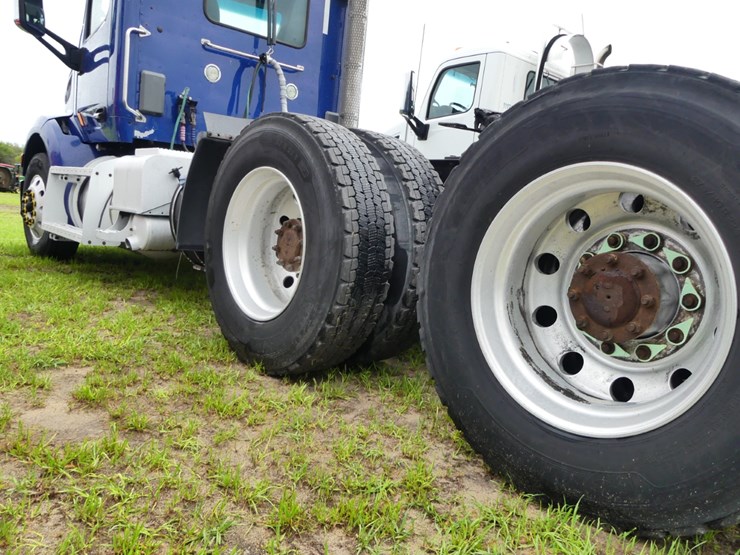 2017-peterbilt-579-image-7