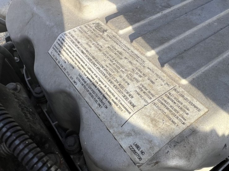 2015-mack-cxu613-tri-axle-truck-tractor-image-13