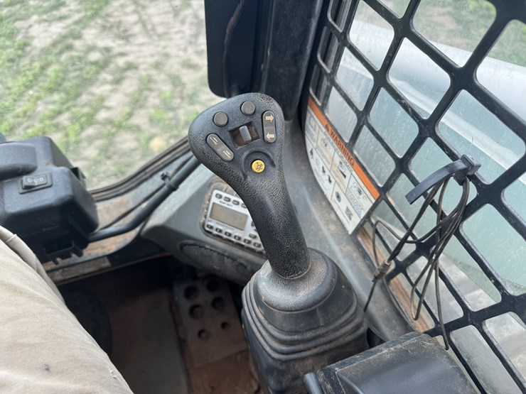 2023-bobcat-t770-image-12