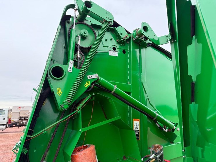 2020-john-deere-450m-image-31