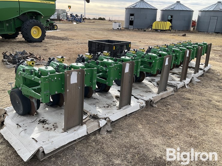 john-deere-12-image-3