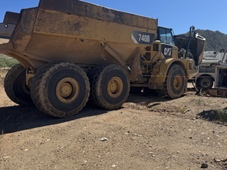 2013-caterpillar-740b-image-4