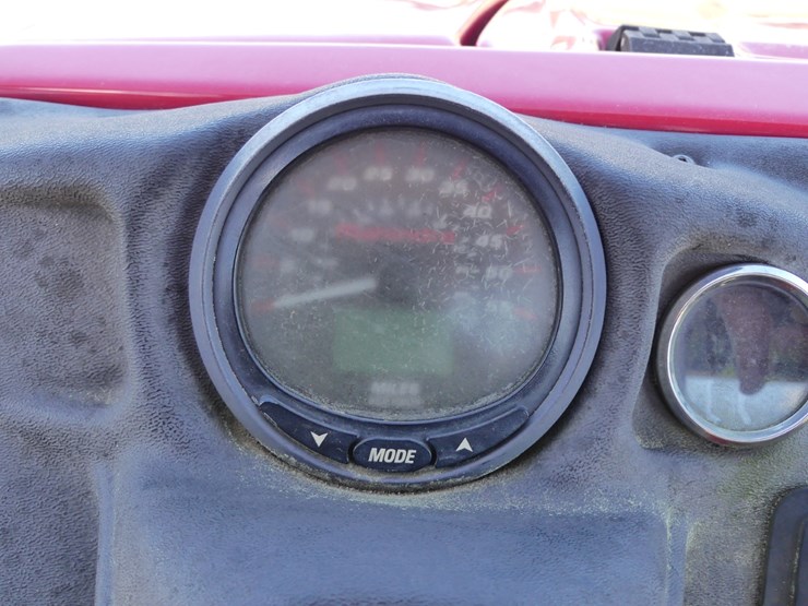 2018-mahindra-mpact-xtv-1000s-image-12