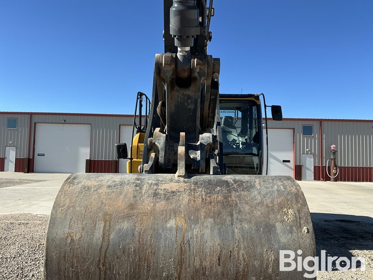 2021-john-deere-210-image-12