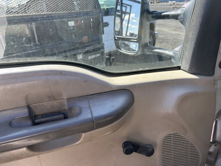 2003-ford-f550-xl-sd-image-25