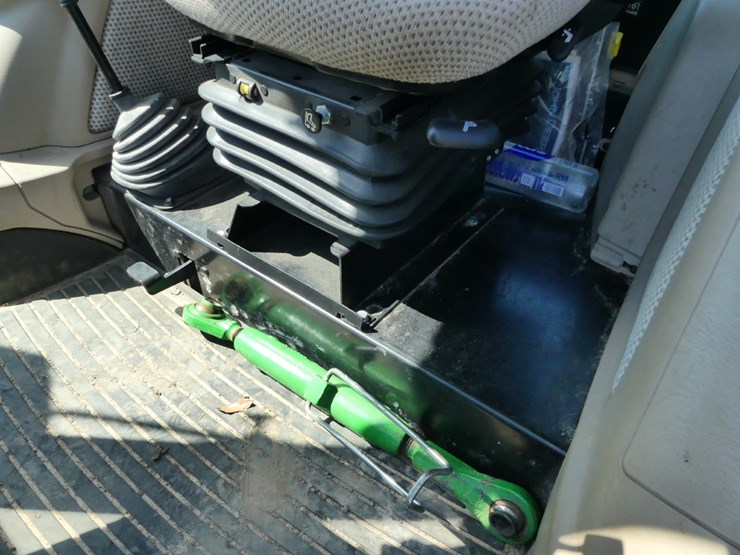 2022-john-deere-5100e-image-13