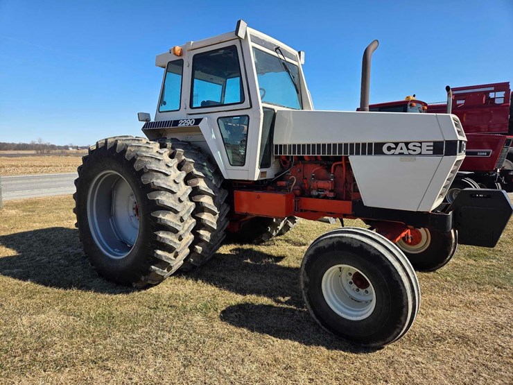 case-2290-tractor-image-42