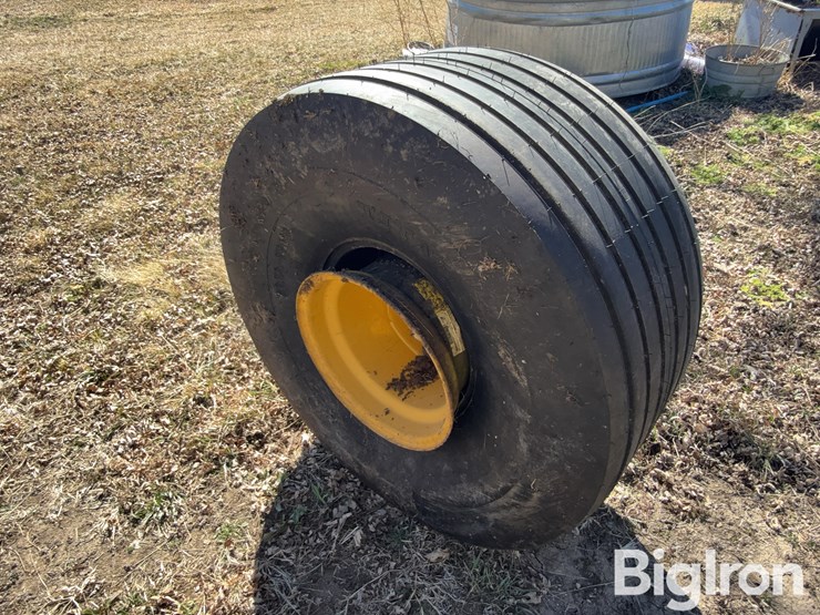 vermeer-baler-tire-and-rim-image-1