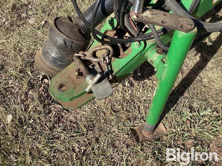 2010-john-deere-568-image-10