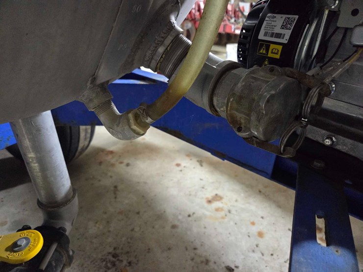 1000-gallon-liquid-nurse-trailer-image-14